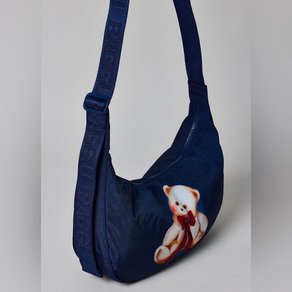 BAGGU UO Exclusive Teddy Bear Medium Nylon Crescent Bag NWT - Picture 3 of 8